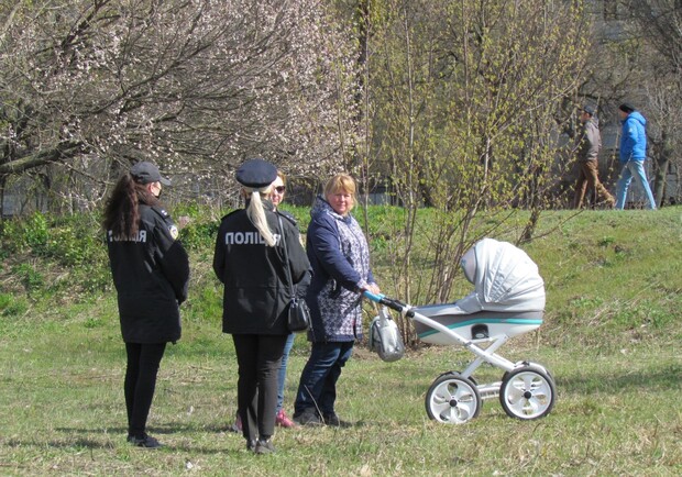 Почему нельзя гулять в парках: Минздрав Украины прокомментировал скандальный запрет фото