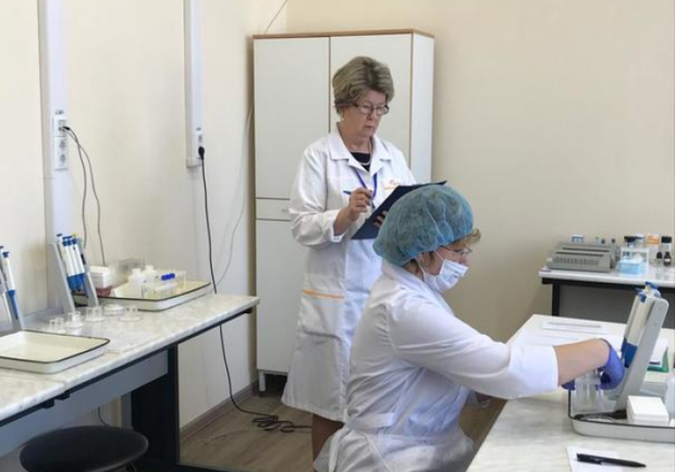 Мечникова вступает в бой: в лаборатории больницы будут проверять на коронавирус фото