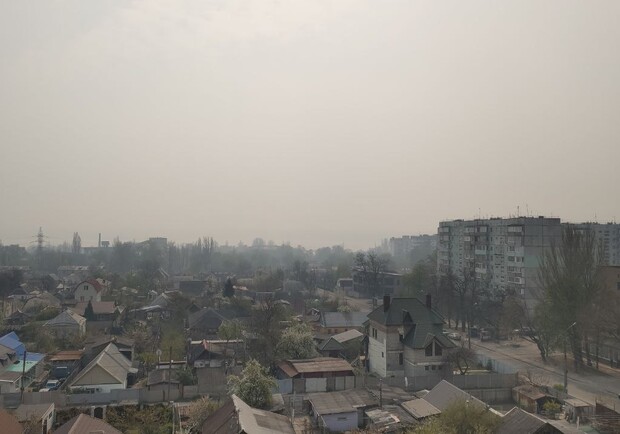 Пейте больше воды и помойте пол: как людям спастись от смога в городе фото