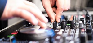 Развлекаются как могут: в Днепре состоится онлайн-дискотека