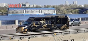 Фотофакт: в Киеве заметили барбершоп на колесах