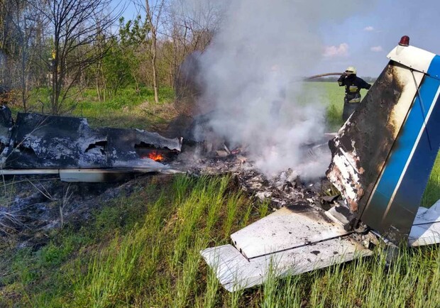 Подробности падения самолета в Днепре: погибли опытные пилоты (видео трагедии) фото