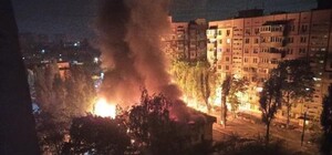 Жаркая ночка: на Левом берегу пылал огромный магазин (фото)