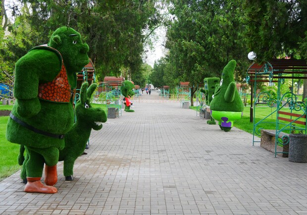 Хочется взять и погулять: под Днепром появился парк с известными героями фото