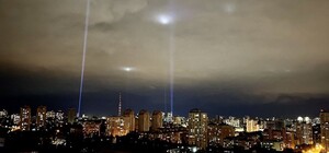 Що це було: у небі над Львовом помітили дивні вогні