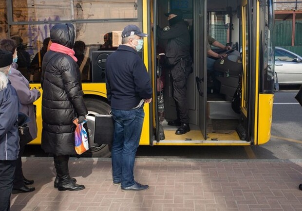 Правоохранители не следят за соблюдением правил в транспорте/ фото: dv-gazeta.info
