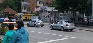 На остановке Мельзавод упал бетонный столб: его рогами задел троллейбус