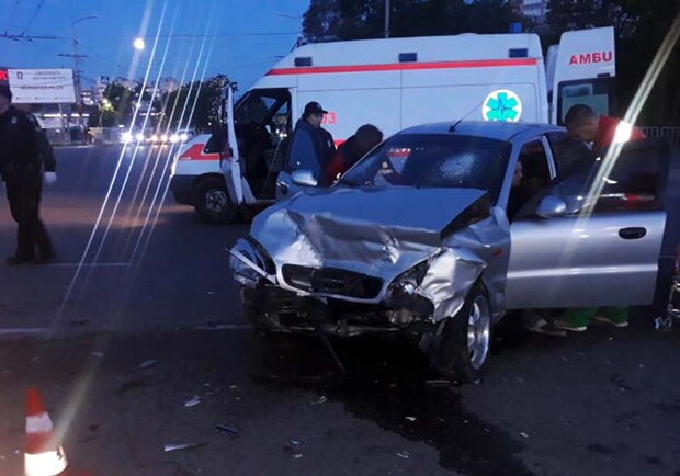 В Днепре произошло ДТП на Запоросжком шоссе/ фото: ГСЧС в Днепропетровской области