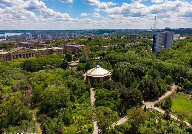 Прогуляйся по Ботаническому саду ДНУ/ фото: фб Руслан Власенко