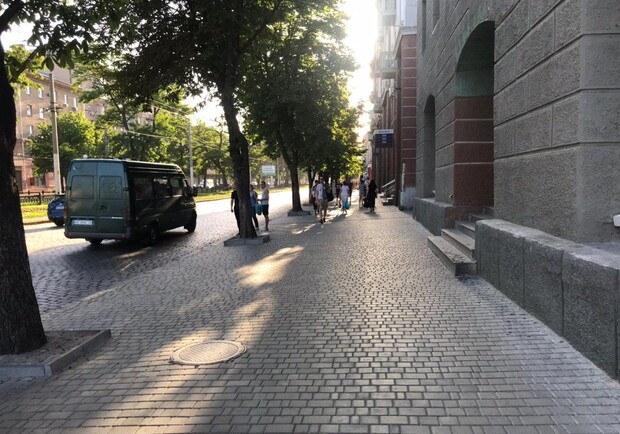 Новая тротуарная плитка на проспекте Яворницкого/ фото: Urban Dnipro
