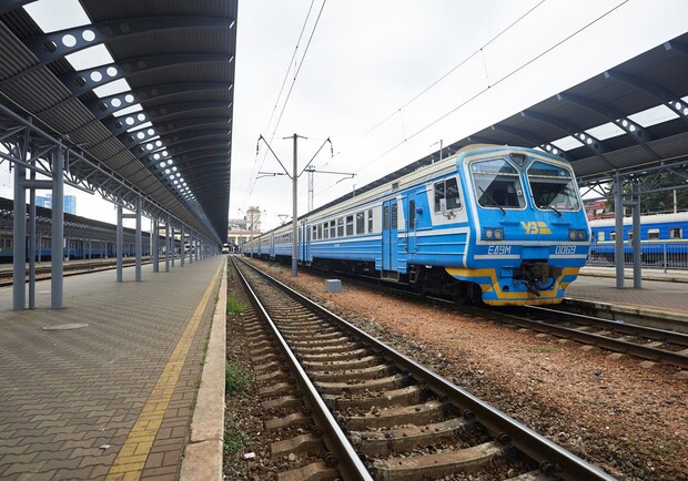 Карпаты, встречайте: через Днепр запустили поезд на Западную Украину - фото: fb Укрзалізниця - Ukrzaliznytsia