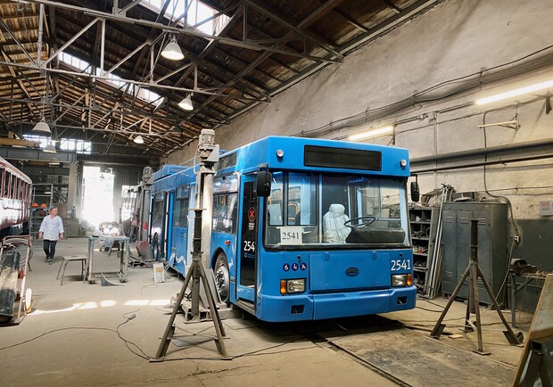 По Днепру будет ездить уникальный троллейбус: как он выглядит (фото) - фото @dnipro.design
