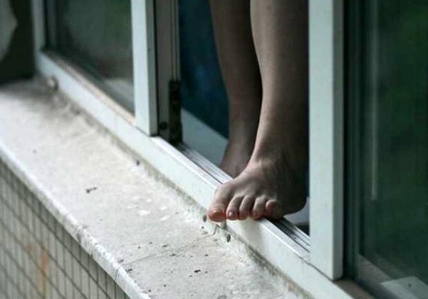 В Днепре спасают мальчика, который выпал с третьего этажа/ фото: sib.fm