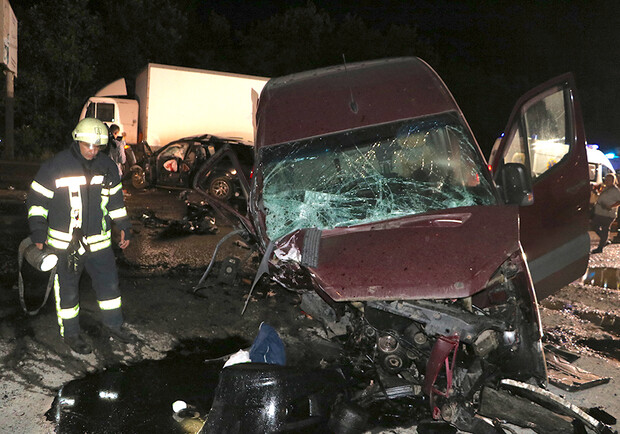 Страшное ДТП на Полтавском шоссе: двое погибли, трое – в больнице - фото ГСЧС