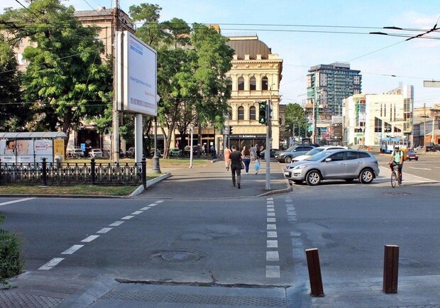 Проспект Яворницкого становится более доступным для пешеходов/ фото: Urban Dnipro