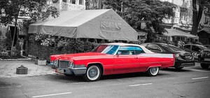 Редкий экземпляр: по Одессе ездит автомобиль из прошлого