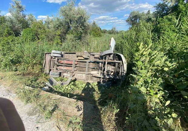 Под Днепром разбился маршрутный автобус: пострадали 15 человек - фото Нацполиция