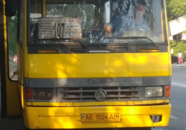 Взрыв в 107 автобусе: пассажирка получила серьезный ожог (фото) - фото fb Михаил Тонконогий