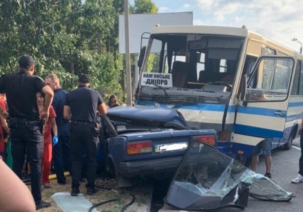 Рейсовый автобус попал в аварию в Днепре/ фото: соцсети