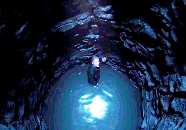 Мужчина угодил в яму с мазутом и ждал помощи пять часов/ фото из сериала "Шерлок"