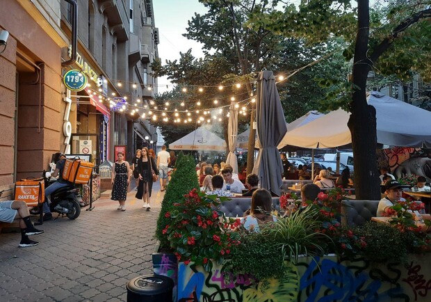 Обнаглели вкрай: кафе и рестораны, которые захватили тротуар в центре Одессы