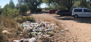 Убирать не гадить: Голубые озера утопают в грудах мусора