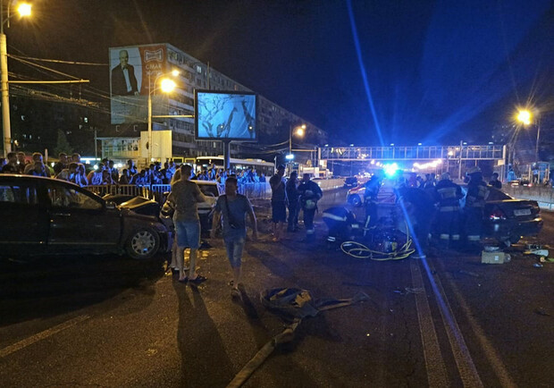 В Днепре произошло масштабное ДТП / фото: ГСЧС в Днепропетровской области