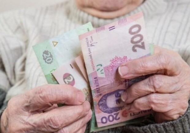 Две женщины украли 90 тысяч гривен у пенсионера - фото dancor.sumy.ua