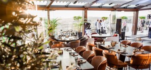 Караоке, вечірки та коктейлі: в центрі Львова відкрили новий панорама-бар