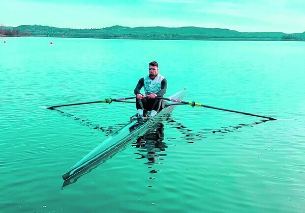 Соревнованиям быть: иностранному спортсмену вернули дорогущую лодку - фото ynet.co.il