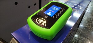 Как это работает: в харьковском метро уже можно расплачиваться банковской карточкой и смартфоном