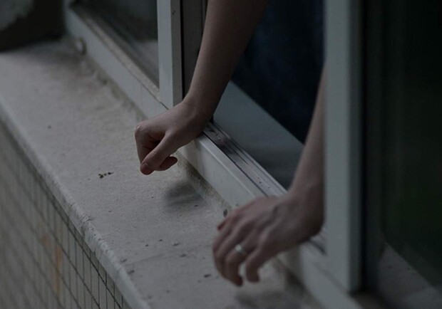В Днепре 13-летняя девочка выпрыгнула из 12 этажа. Фото: getty images