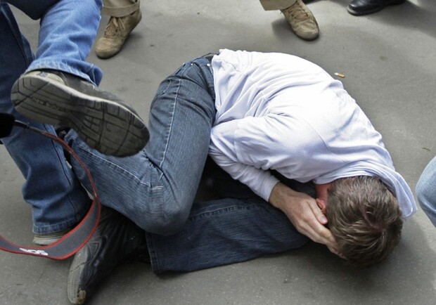 Полиция задержала нападавших на местного правозащитника - фото: actual.today