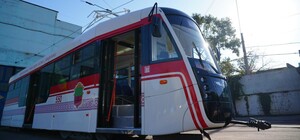 Плюс один: в Запорожье собрали обновленный трамвай