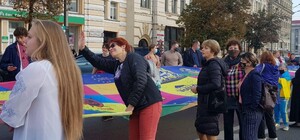 50-метровый флаг, марш, памятники на Аллее Славы: как прошел День защитника Украины в Харькове