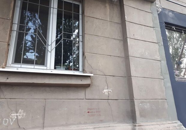 На улице Гончара разваливается дом с "черным пятном" - фото: Наталья Волобуева