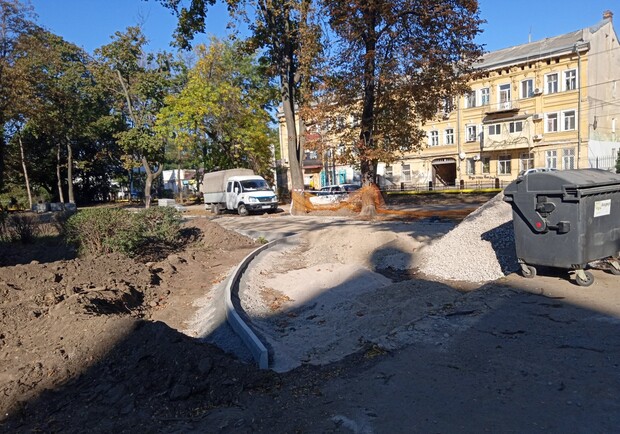 Хорошие новости: на Молдаванке начали ремонт Алексеевского сквера. Фото: горсовет