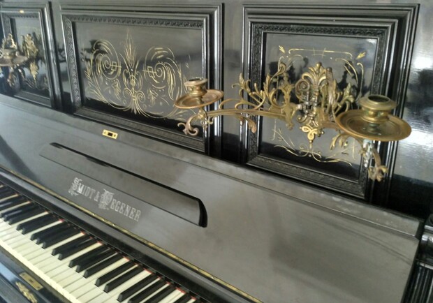 В Музее истории Днепра появилось пианино 100-летней давности - фото: fb Музея истории Днепра