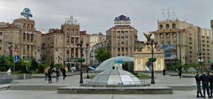 Преобразили: на Майдане демонтировали рекламные вывески с исторических зданий