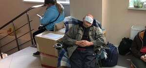 Ночевали на ступеньках: в Одессе вторые сутки принимают протоколы выборов