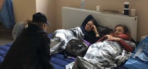 В одесском теризбиркоме продолжают ночевать люди: им приносят еду и надувные матрасы