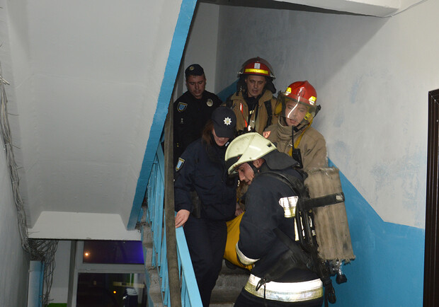 Пожар в девятиэтажке на Рабочей: двое людей в больнице - фото: ГСЧС