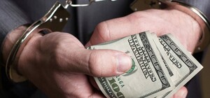 Попався: ексначальника виправної колонії на Хуторівці підозрюють в отриманні хабаря