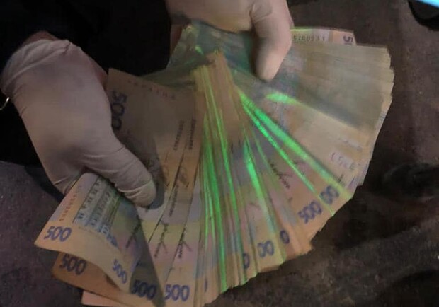 Столичных полицейских задержали за вымогательство четверти миллиона гривен. Фото: Facebook Киевской городской прокуратуры