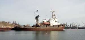 Еще один Delfi: под Одессой из тонущего судна выливается топливо (обновлено)