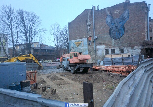 Минус один пустырь: на Староказацкой начали строить здание - фото: fb Yevhenii Urban в BuilDnepr