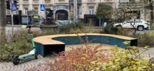 Второе дыхание: в центре Киева появились скамейки из переработанного пластика