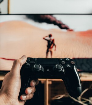 Хватай джойстик: в PlayStation Store началась новогодняя распродажа. Что купить?