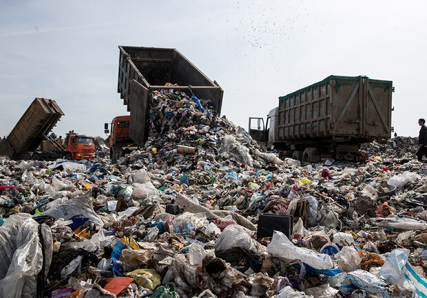В Днепропетровскую область свозят львовский мусор / фото: rbk