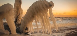 Завораживающее зрелище: как выглядит замершее побережье Бердянска (фото)